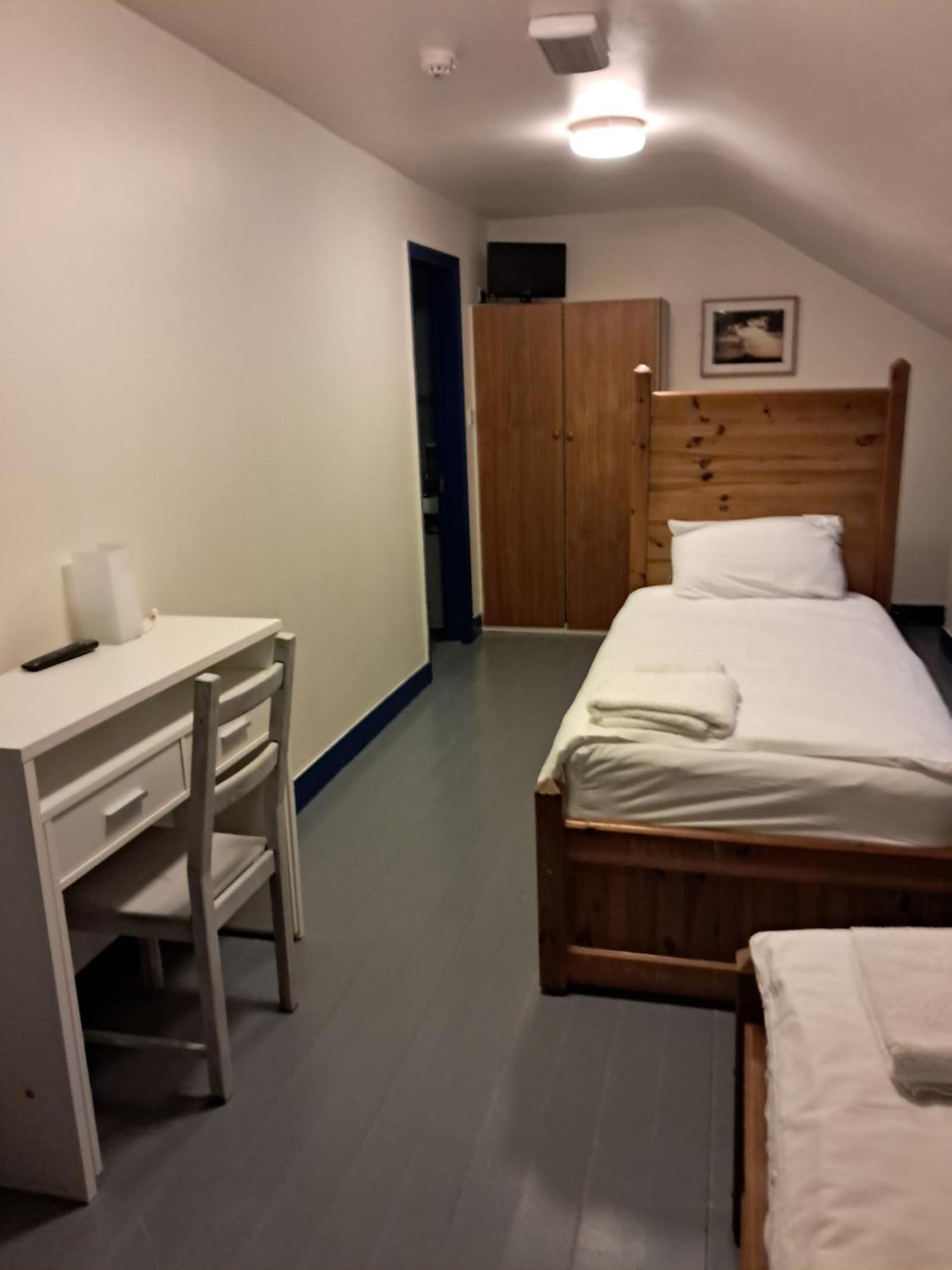 Coastguard Lodge Hostel At Tigh Tp Glaise Bheag Экстерьер фото